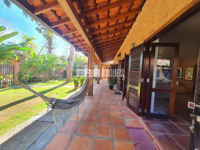 Casa a poucos passos da praia de Itamambuca