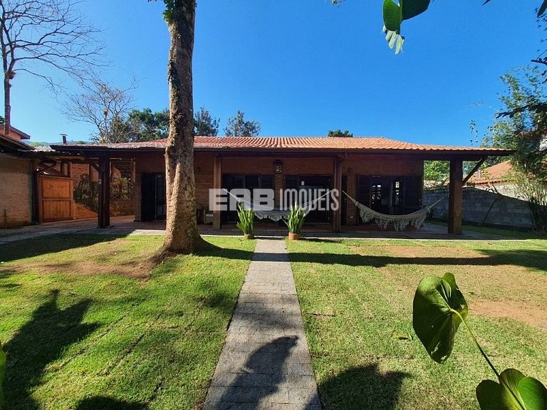 Casa a poucos passos da praia de Itamambuca