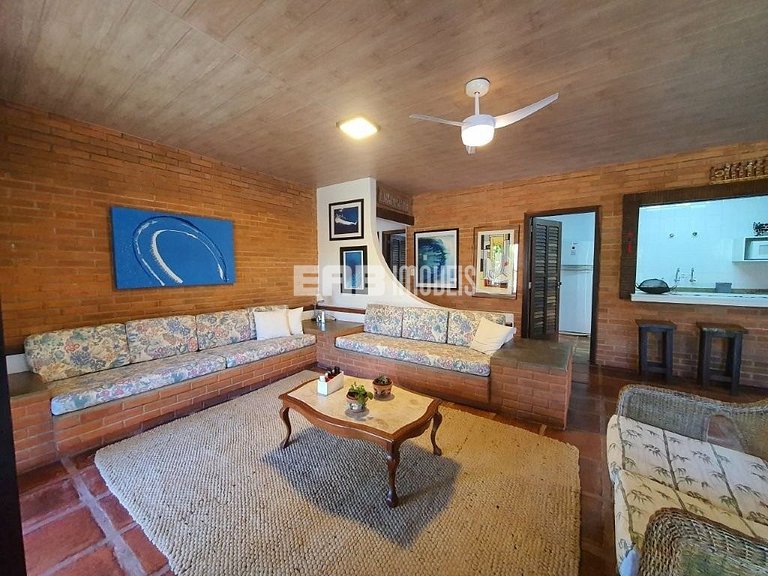 Casa a poucos passos da praia de Itamambuca