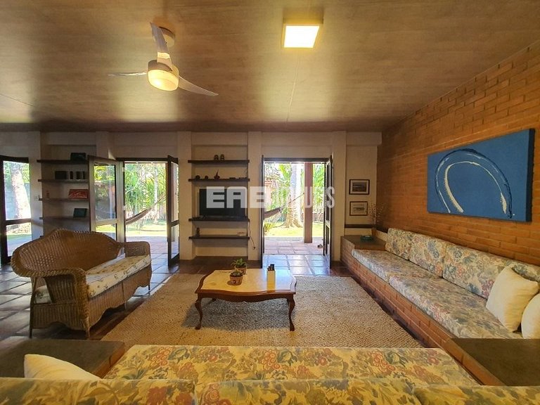 Casa a poucos passos da praia de Itamambuca