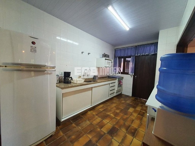 Casa a poucos passos da praia de Itamambuca