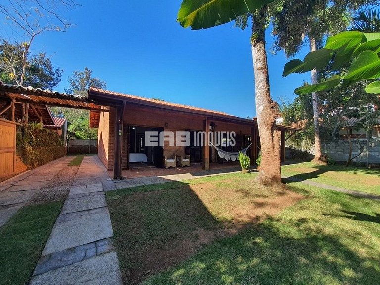 Casa a poucos passos da praia de Itamambuca