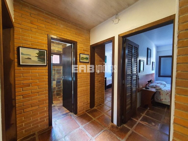 Casa a poucos passos da praia de Itamambuca