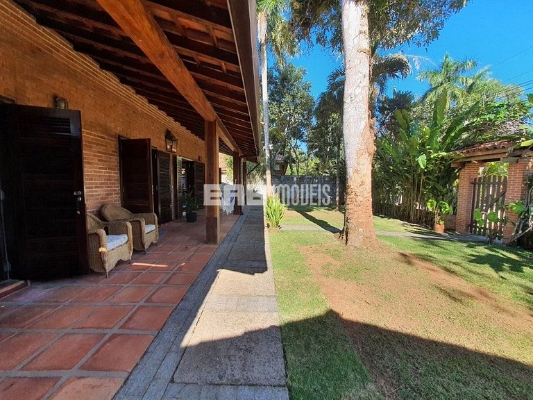 Casa a poucos passos da praia de Itamambuca