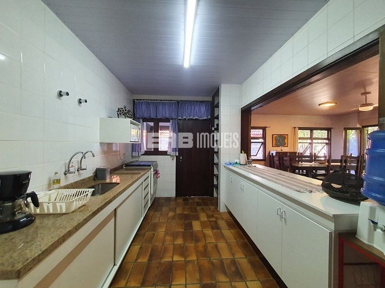 Casa a poucos passos da praia de Itamambuca