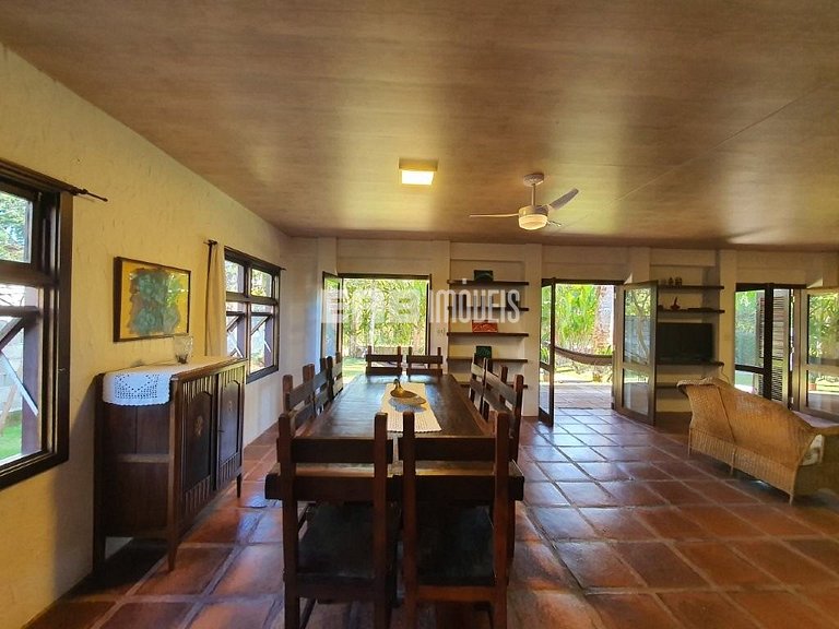 Casa a poucos passos da praia de Itamambuca