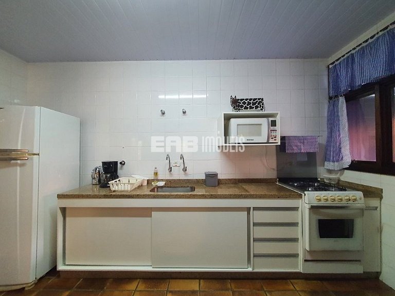 Casa a poucos passos da praia de Itamambuca