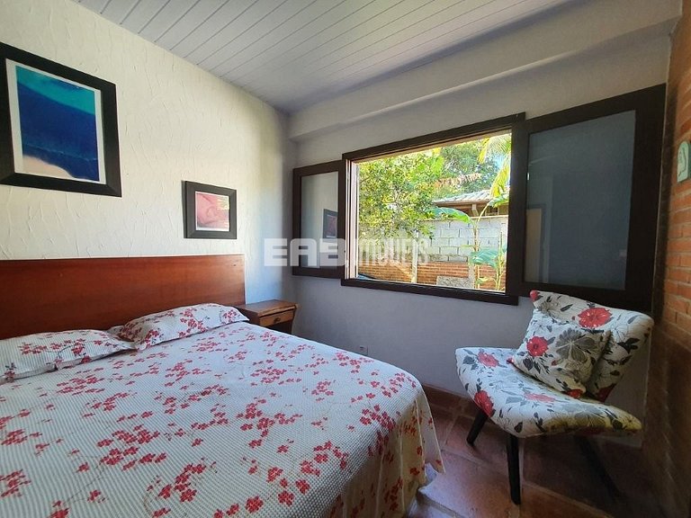 Casa a poucos passos da praia de Itamambuca