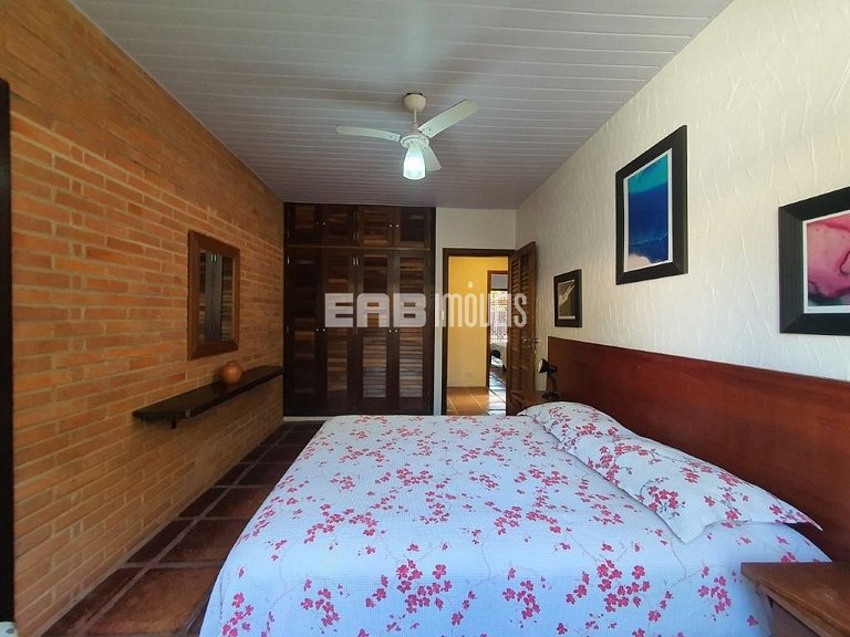 Casa a poucos passos da praia de Itamambuca