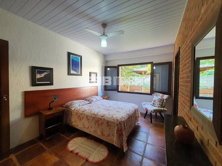 Casa a poucos passos da praia de Itamambuca