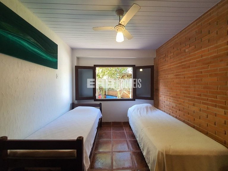 Casa a poucos passos da praia de Itamambuca