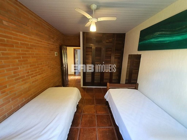 Casa a poucos passos da praia de Itamambuca