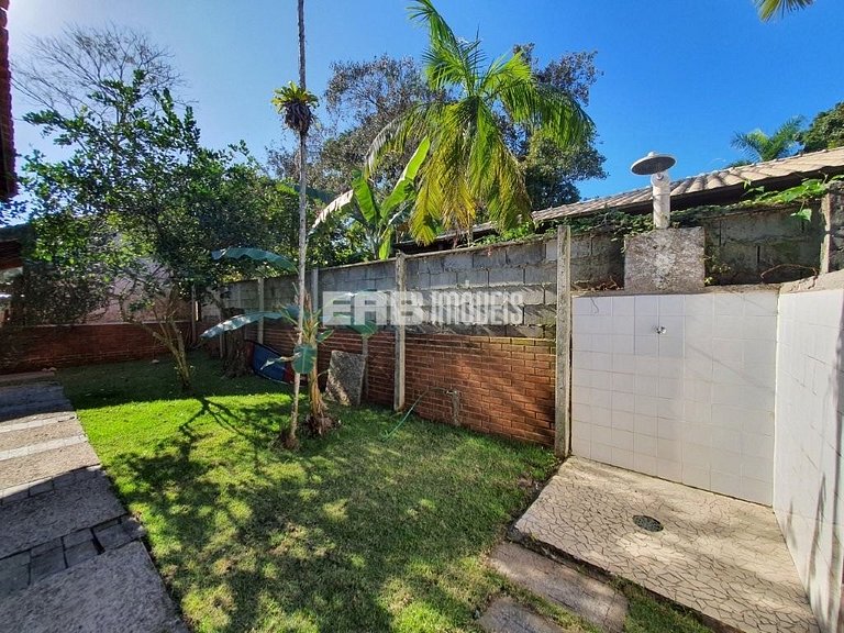 Casa a poucos passos da praia de Itamambuca