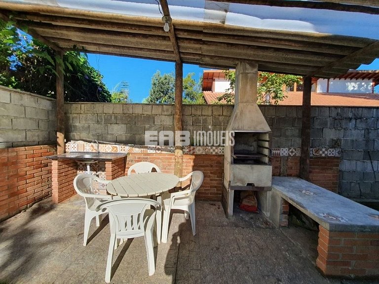 Casa a poucos passos da praia de Itamambuca