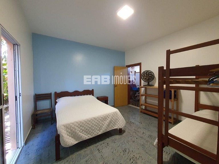 Casa com 4 suítes, piscina, jacuzzi, churrasqueira e sala de