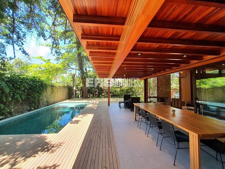 Casa de praia, com 5 suítes, ar e piscina