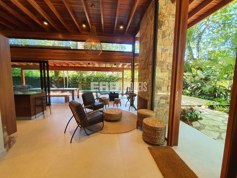 Casa de praia, com 5 suítes, ar e piscina