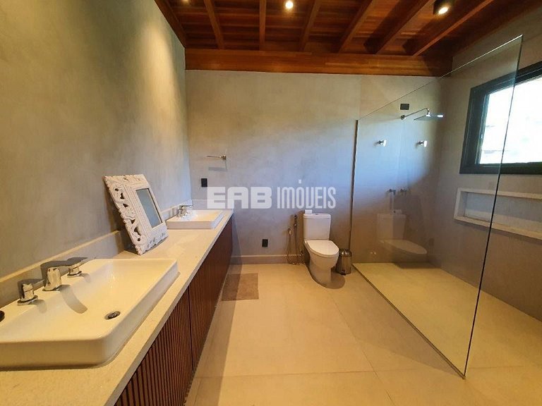 Casa de praia, com 5 suítes, ar e piscina