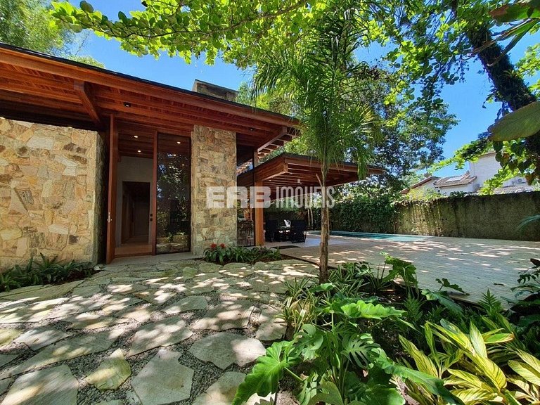 Casa de praia, com 5 suítes, ar e piscina