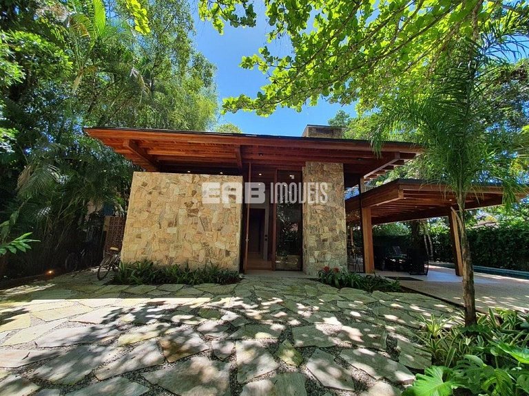 Casa de praia, com 5 suítes, ar e piscina