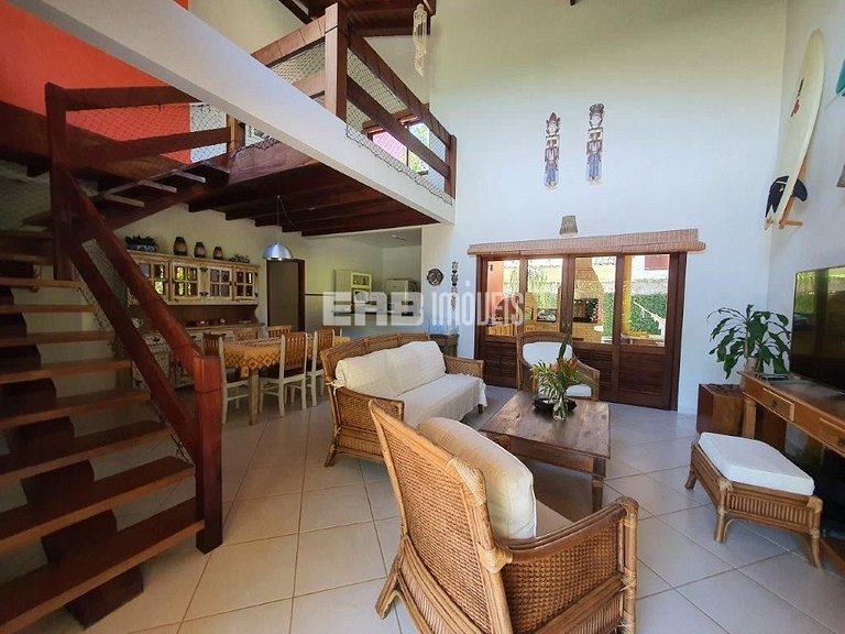 Casa com 5 suítes em Itamambuca