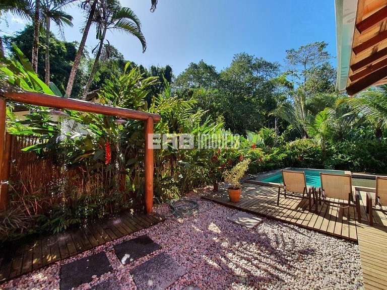 Casa com 5 suítes em Itamambuca