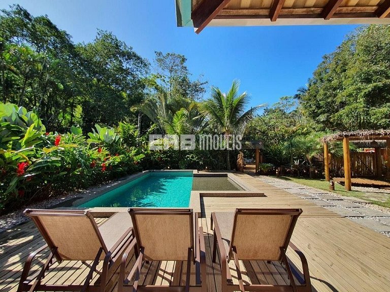 Casa com 5 suítes em Itamambuca