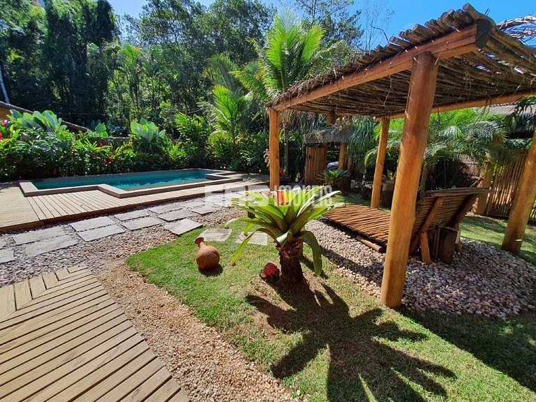 Casa com 5 suítes em Itamambuca