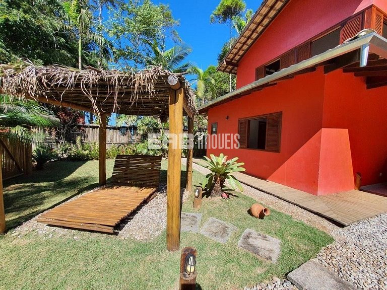 Casa com 5 suítes em Itamambuca