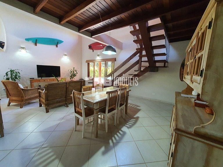 Casa com 5 suítes em Itamambuca