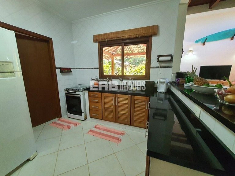 Casa com 5 suítes em Itamambuca