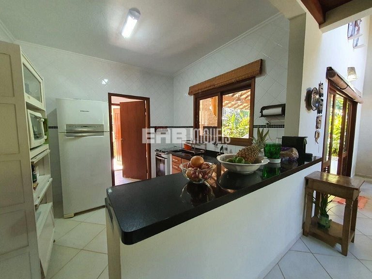 Casa com 5 suítes em Itamambuca