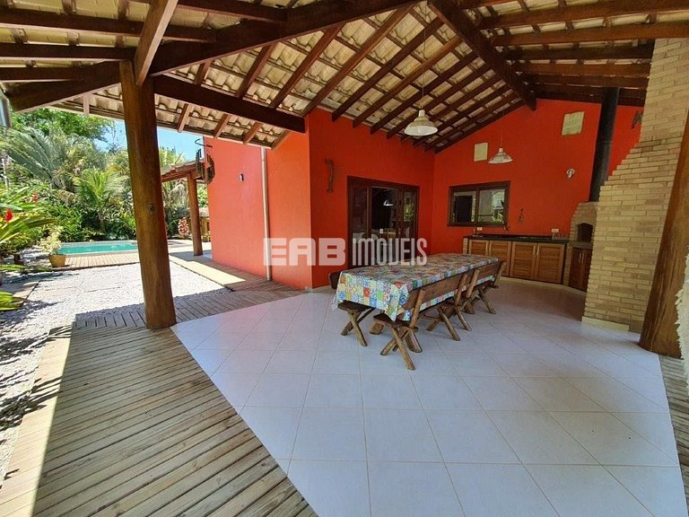 Casa com 5 suítes em Itamambuca