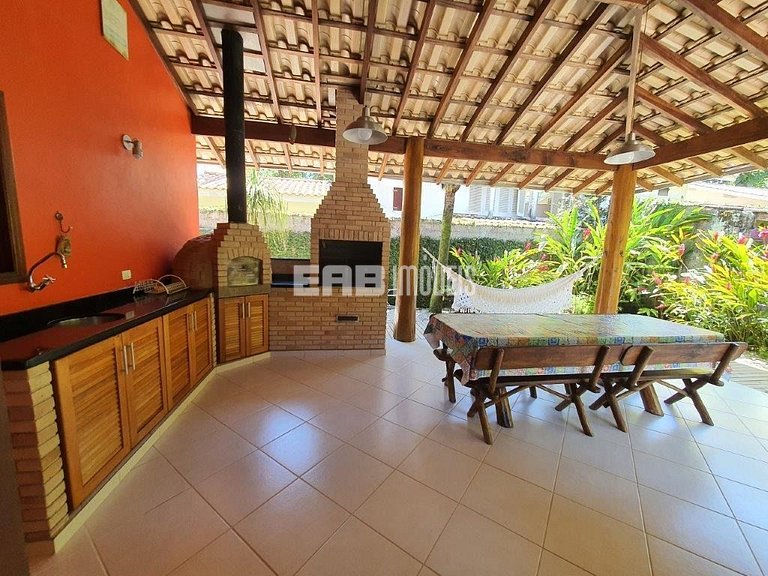 Casa com 5 suítes em Itamambuca