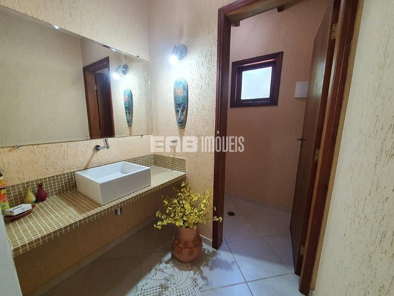 Casa com 5 suítes em Itamambuca