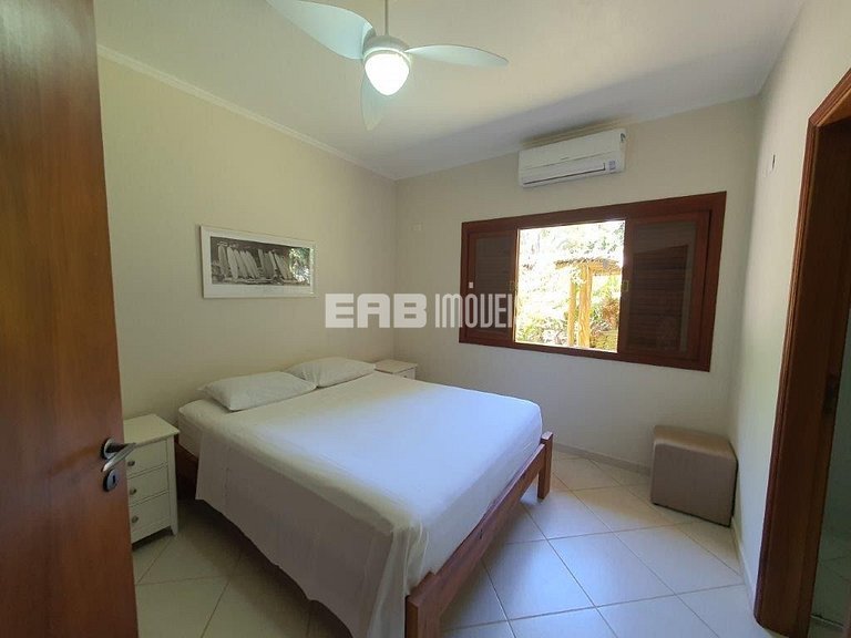 Casa com 5 suítes em Itamambuca