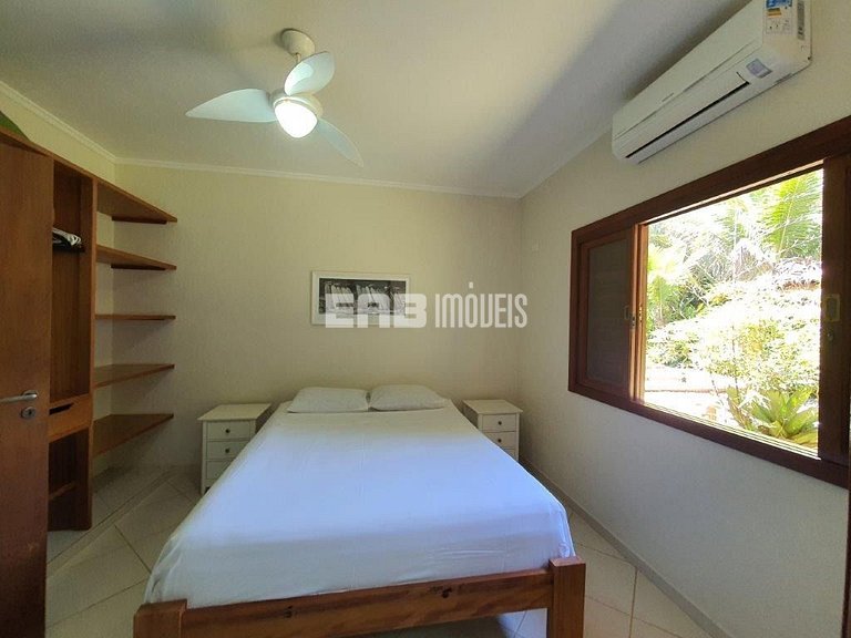 Casa com 5 suítes em Itamambuca