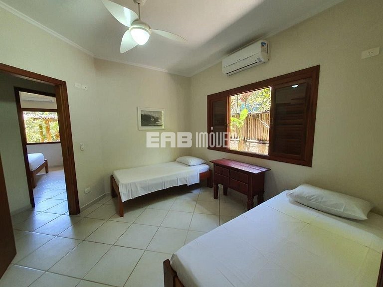 Casa com 5 suítes em Itamambuca