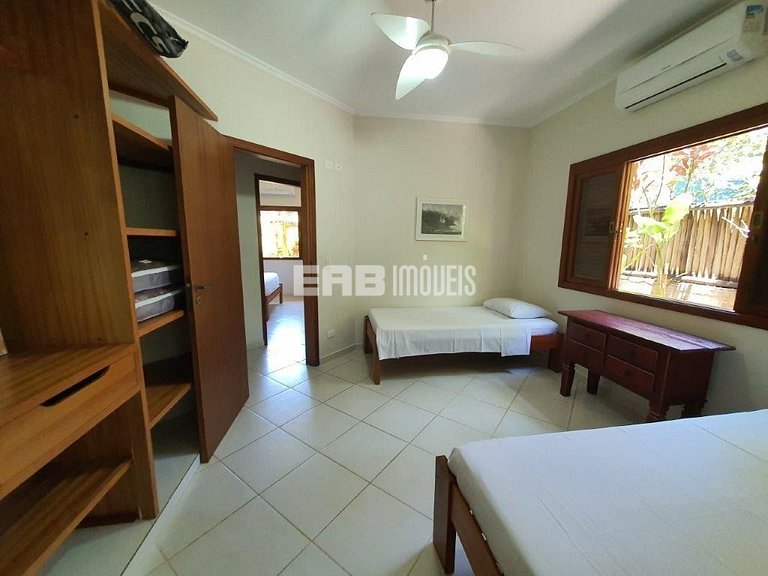 Casa com 5 suítes em Itamambuca