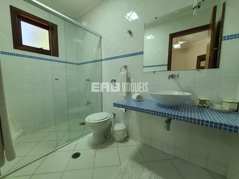 Casa com 5 suítes em Itamambuca