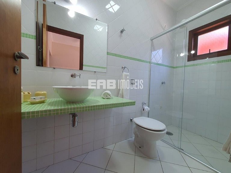 Casa com 5 suítes em Itamambuca