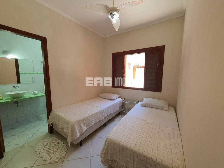 Casa com 5 suítes em Itamambuca