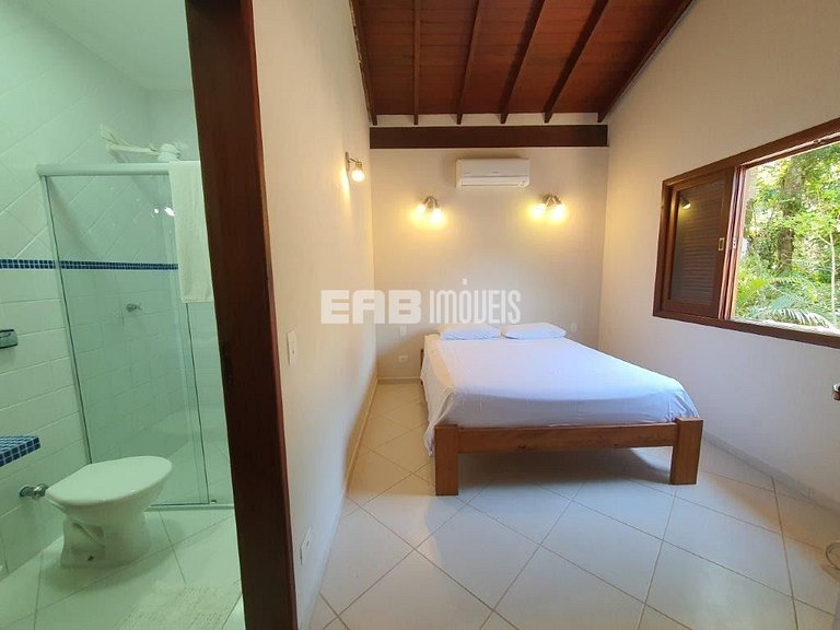 Casa com 5 suítes em Itamambuca