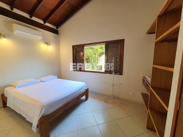 Casa com 5 suítes em Itamambuca