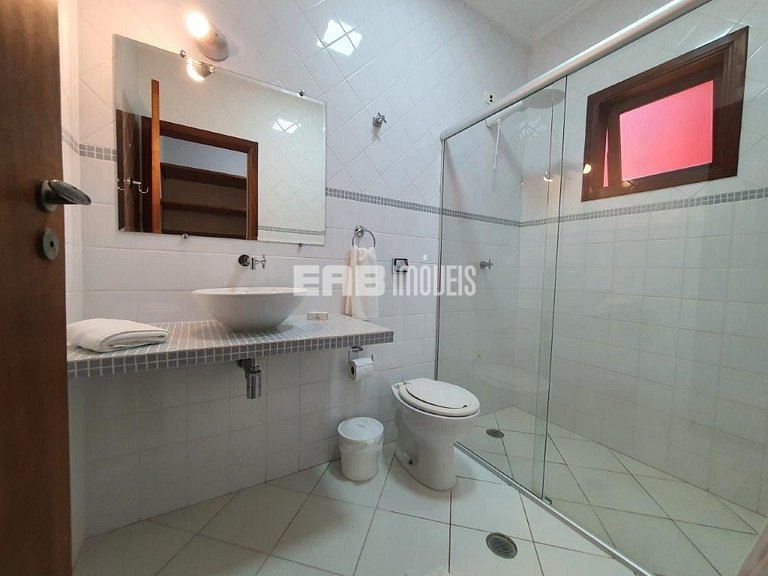 Casa com 5 suítes em Itamambuca