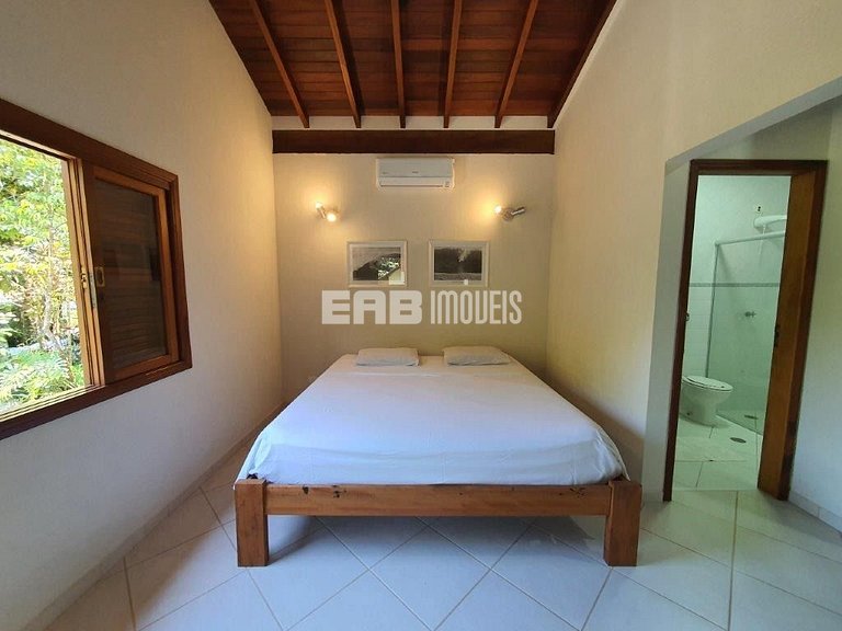 Casa com 5 suítes em Itamambuca