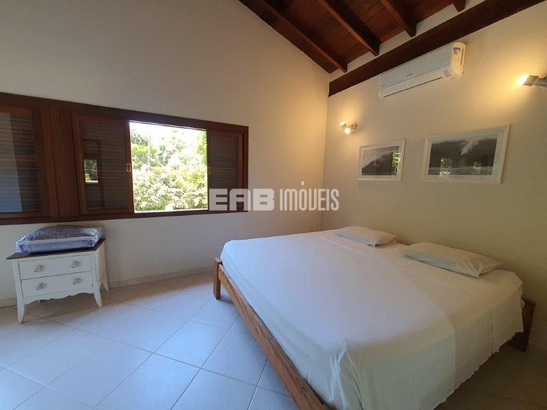 Casa com 5 suítes em Itamambuca