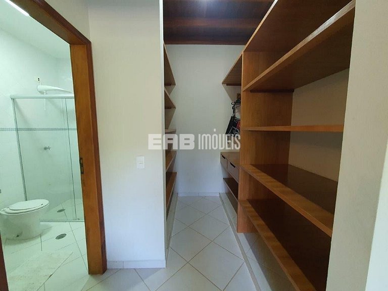 Casa com 5 suítes em Itamambuca