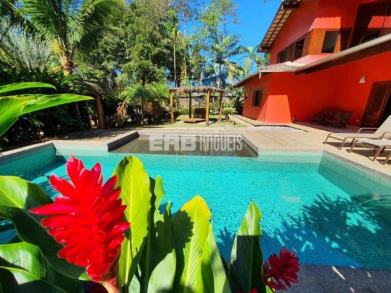 Casa com 5 suítes em Itamambuca