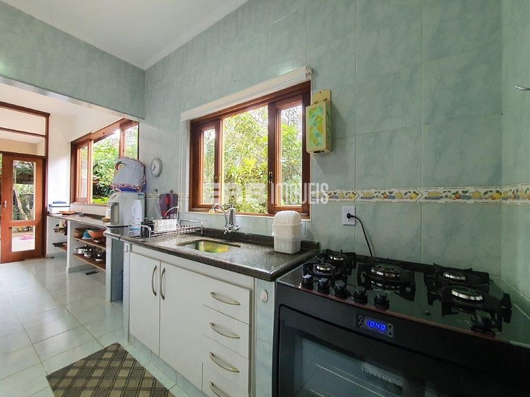 Casa com piscina na praia de Itamambuca, para 10 pessoas